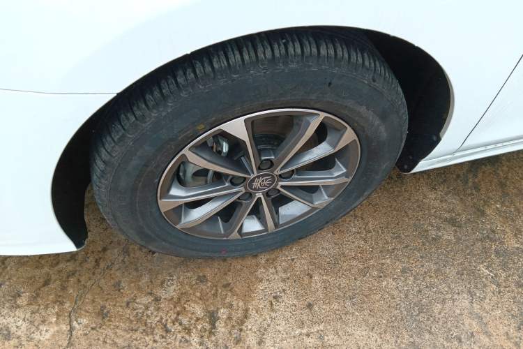 Used BYD Qin PLUS 2024 HONOR Edition DM-i 55KM Leading Model Left Front Wheel Hub
