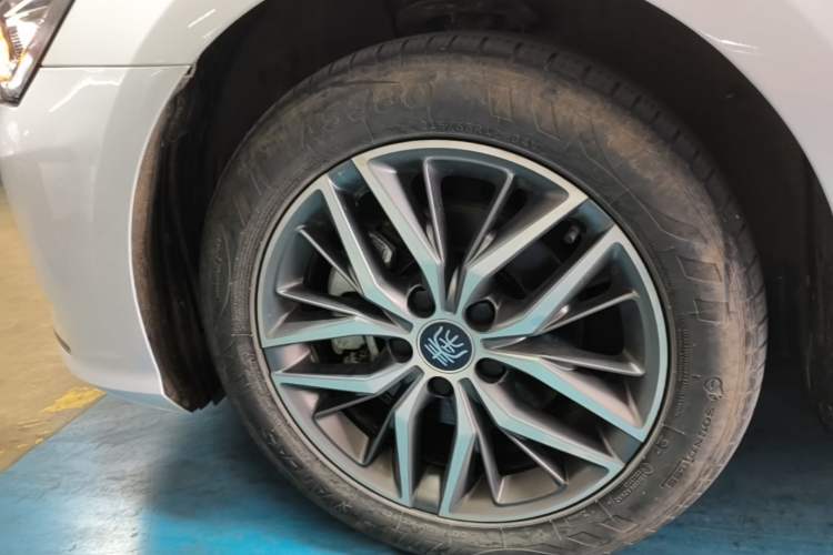 Used BYD Qin PLUS 2024 HONOR Edition DM-i 120KM Leading Model Left Front Wheel Hub
