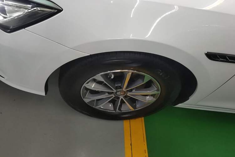 Used BYD Qin PLUS 2024 HONOR Edition DM-i 55KM Leading Model Left Front Wheel Hub