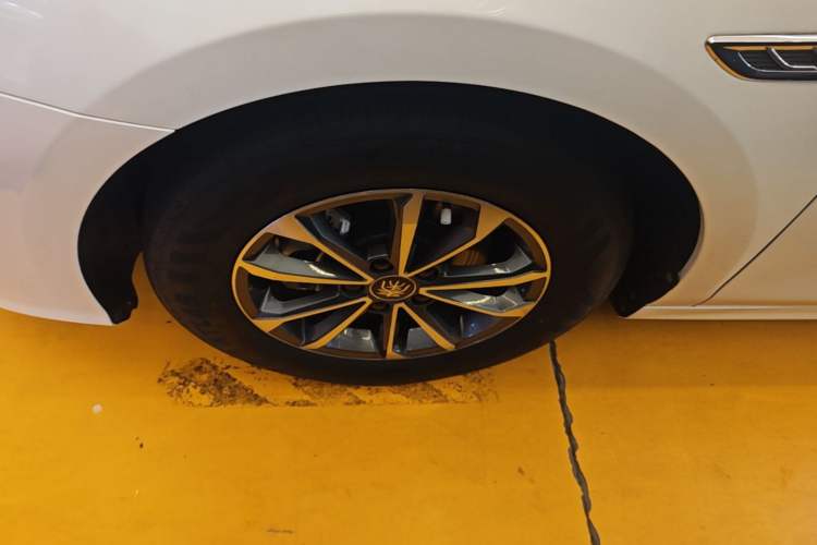 Used BYD Qin PLUS 2024 HONOR Edition DM-i 55KM Leading Model Left Front Wheel Hub