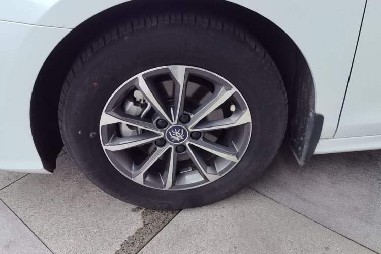 Used BYD Qin PLUS 2024 HONOR Edition DM-i 55KM Leading Model Left Front Wheel Hub
