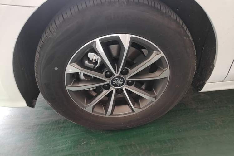 Used BYD Qin PLUS 2024 HONOR Edition DM-i 55KM Leading Model Left Front Wheel Hub