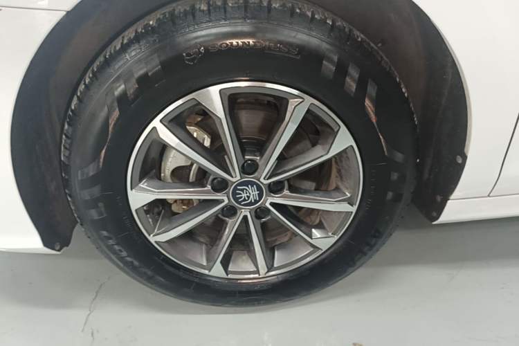 Used BYD Qin PLUS 2024 HONOR Edition DM-i 55KM Leading Model Left Front Wheel Hub