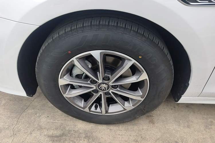 Used BYD Qin PLUS 2024 HONOR Edition DM-i 55KM Leading Model Left Front Wheel Hub