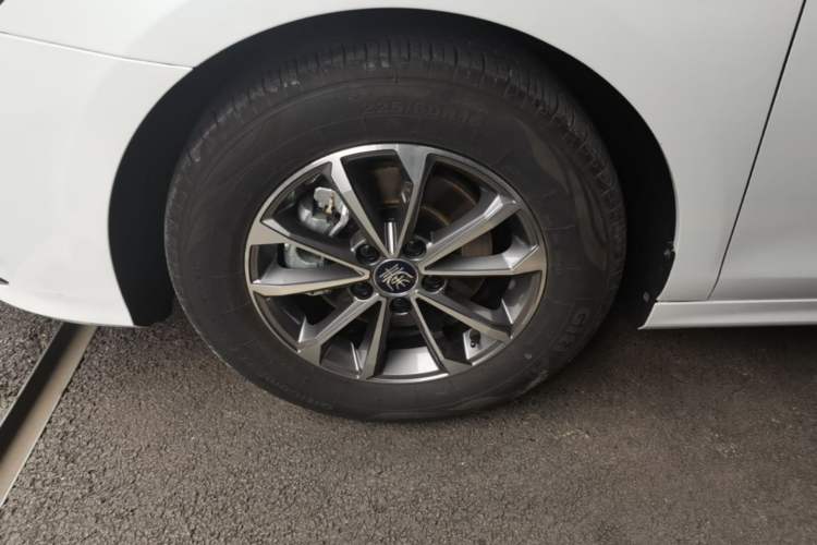 Used BYD Qin PLUS 2024 HONOR Edition DM-i 55KM Leading Model Left Front Wheel Hub
