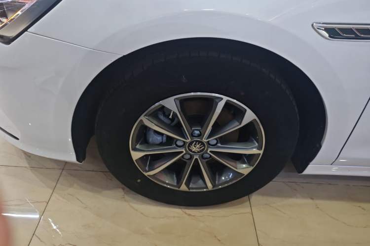 Used BYD Qin PLUS 2024 HONOR Edition DM-i 55KM Leading Model Left Front Wheel Hub