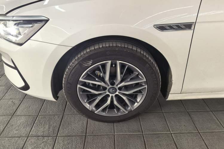 Used BYD Qin PLUS 2024 Honor Edition EV 510KM Leading Model Left Front Wheel Hub