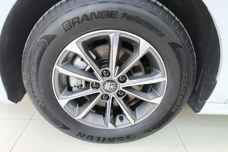 Used BYD Qin PLUS 2024 HONOR Edition DM-i 55KM Leading Model Left Front Wheel Hub