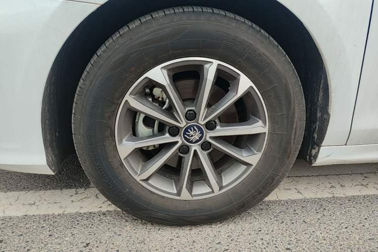 Used BYD Qin PLUS 2024 HONOR Edition DM-i 55KM Leading Model Left Front Wheel Hub