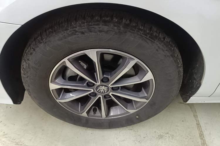 Used BYD Qin PLUS 2024 HONOR Edition DM-i 55KM Leading Model Left Front Wheel Hub