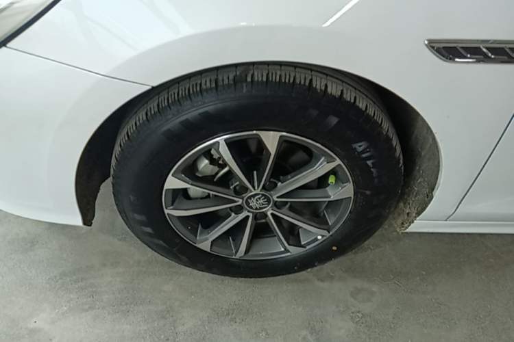 Used BYD Qin PLUS 2024 HONOR Edition DM-i 55KM Leading Model Left Front Wheel Hub