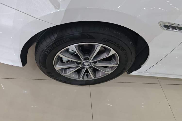 Used BYD Qin PLUS 2024 HONOR Edition DM-i 55KM Leading Model Left Front Wheel Hub