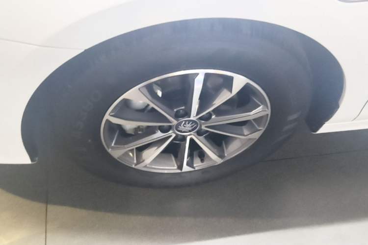 Used BYD Qin PLUS 2024 HONOR Edition DM-i 55KM Leading Model Left Front Wheel Hub