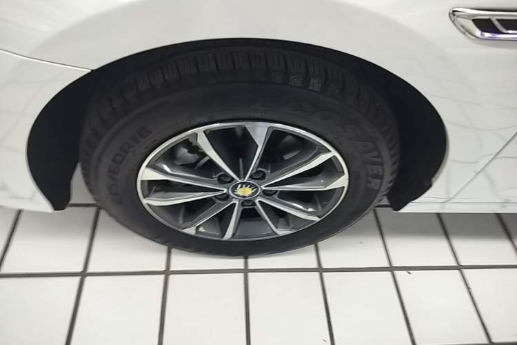 Used BYD Qin PLUS 2024 HONOR Edition DM-i 55KM Leading Model Left Front Wheel Hub