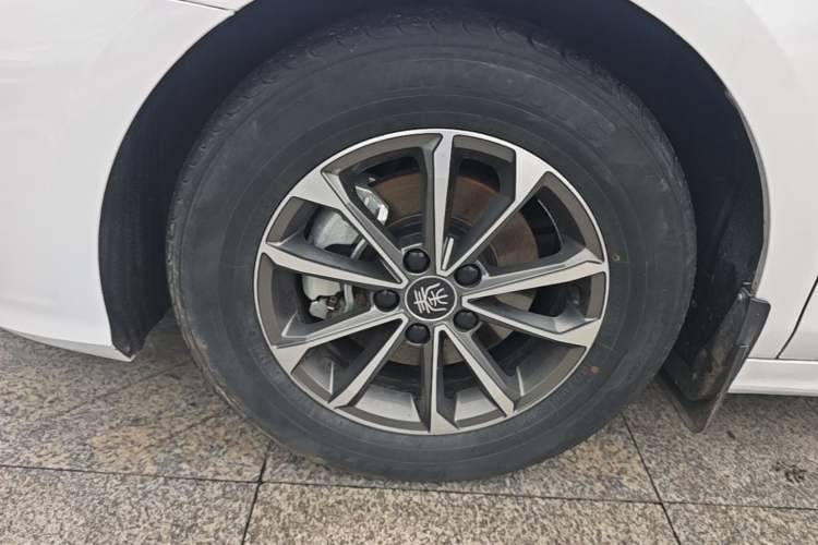 Used BYD Qin PLUS 2024 HONOR Edition DM-i 55KM Leading Model Left Front Wheel Hub
