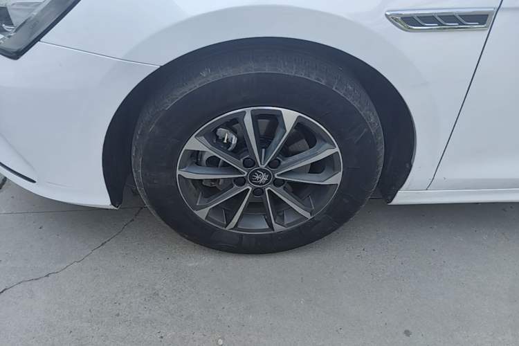 Used BYD Qin PLUS 2024 HONOR Edition DM-i 55KM Leading Model Left Front Wheel Hub