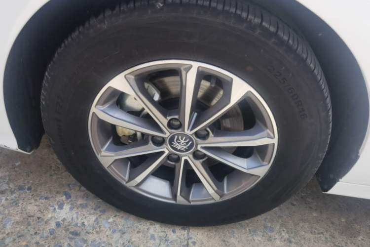 Used BYD Qin PLUS 2024 HONOR Edition DM-i 55KM Leading Model Left Front Wheel Hub
