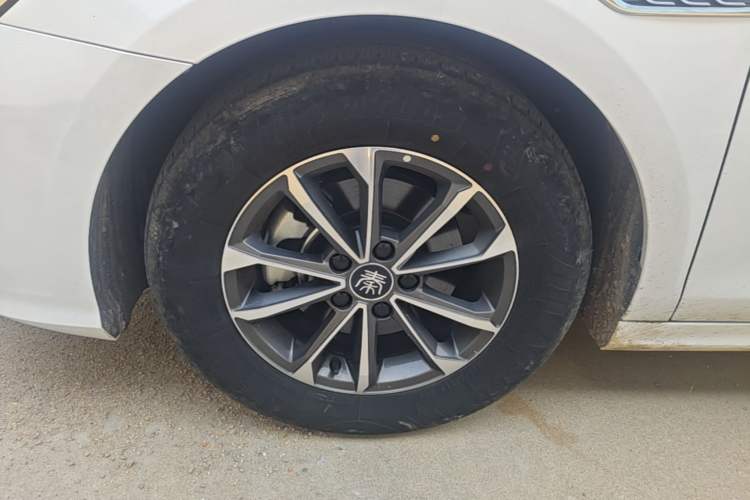Used BYD Qin PLUS 2024 HONOR Edition DM-i 55KM Leading Model Left Front Wheel Hub