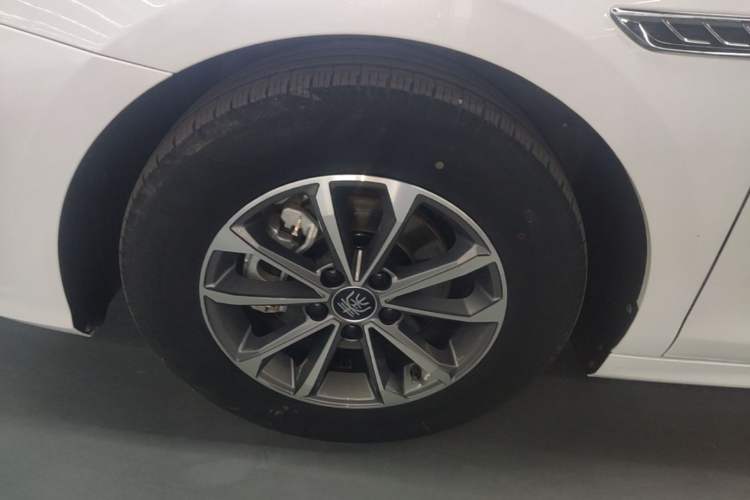 Used BYD Qin PLUS 2024 HONOR Edition DM-i 55KM Leading Model Left Front Wheel Hub