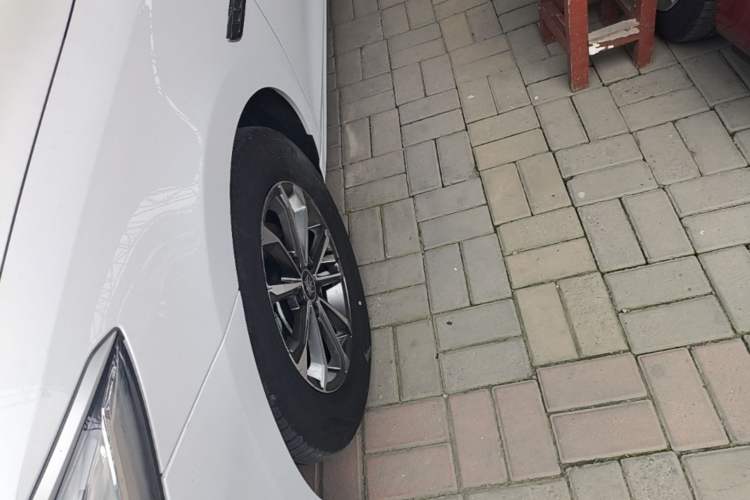 Used BYD Qin PLUS 2024 HONOR Edition DM-i 55KM Leading Model Left Front Wheel Hub