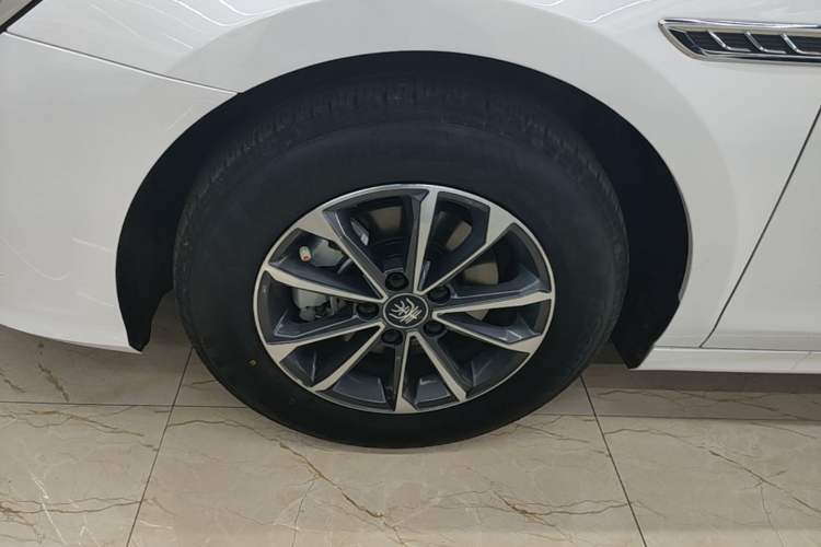 Used BYD Qin PLUS 2024 HONOR Edition DM-i 55KM Leading Model Left Front Wheel Hub