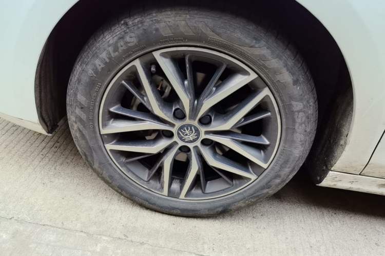 Used BYD Qin PLUS 2024 Honor Edition EV 510KM Leading Model Left Front Wheel Hub
