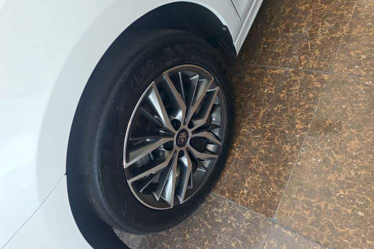 Used BYD Qin PLUS 2024 HONOR Edition DM-i 120KM Leading Model Left Front Wheel Hub