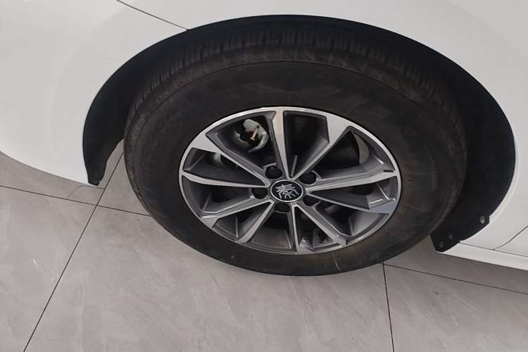 Used BYD Qin PLUS 2024 HONOR Edition DM-i 55KM Leading Model Left Front Wheel Hub