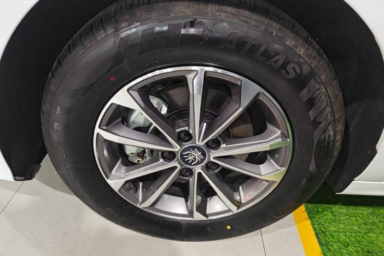 Used BYD Qin PLUS 2024 HONOR Edition DM-i 55KM Leading Model Left Front Wheel Hub