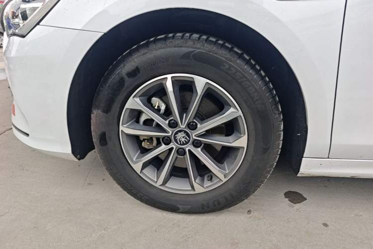 Used BYD Qin PLUS 2024 HONOR Edition DM-i 55KM Leading Model Left Front Wheel Hub