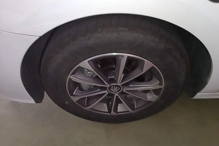 Used BYD Qin PLUS 2024 HONOR Edition DM-i 55KM Leading Model Left Front Wheel Hub
