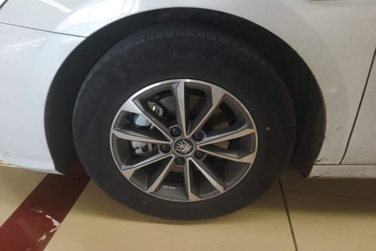 Used BYD Qin PLUS 2024 HONOR Edition DM-i 55KM Leading Model Left Front Wheel Hub