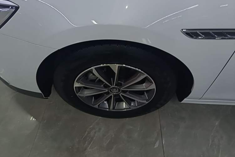 Used BYD Qin PLUS 2024 HONOR Edition DM-i 55KM Leading Model Left Front Wheel Hub