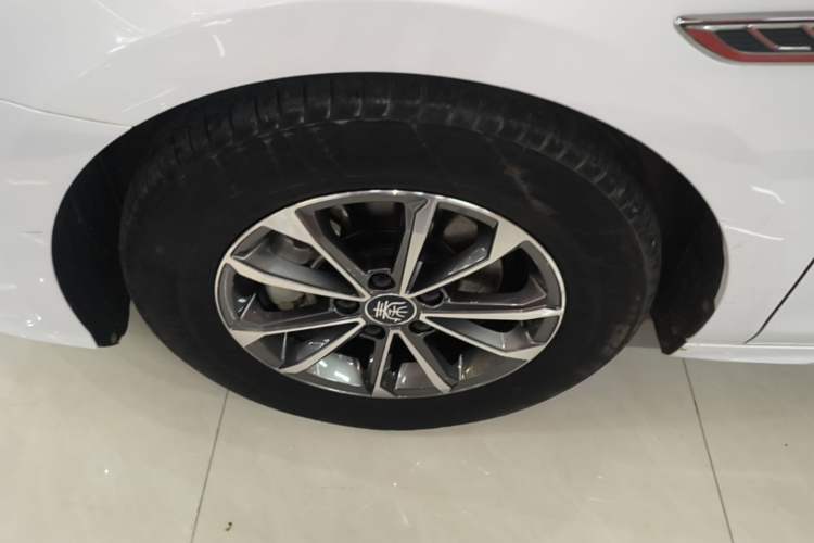 Used BYD Qin PLUS 2024 HONOR Edition DM-i 55KM Leading Model Left Front Wheel Hub