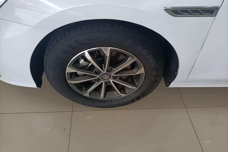 Used BYD Qin PLUS 2024 HONOR Edition DM-i 55KM Leading Model Left Front Wheel Hub