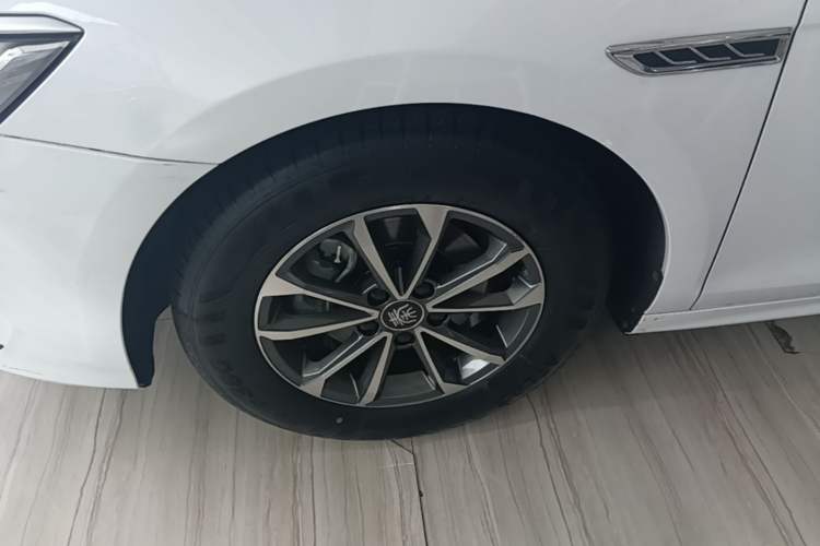Used BYD Qin PLUS 2024 HONOR Edition DM-i 55KM Leading Model Left Front Wheel Hub
