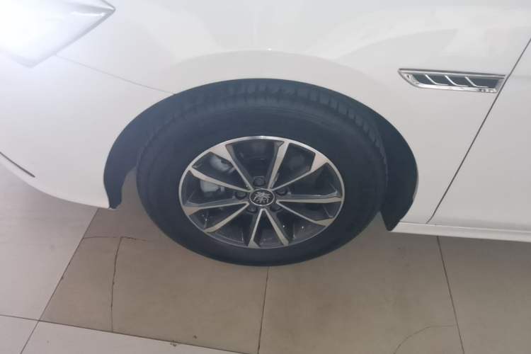 Used BYD Qin PLUS 2024 HONOR Edition DM-i 55KM Leading Model Left Front Wheel Hub