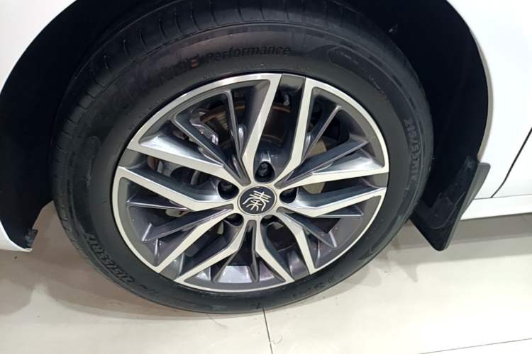 Used BYD Qin PLUS 2024 Honor Edition EV 510KM Leading Model Left Front Wheel Hub