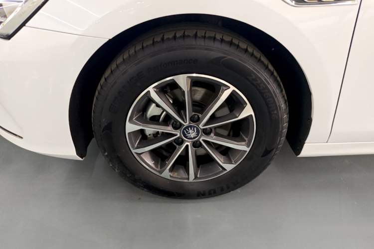 Used BYD Qin PLUS 2024 HONOR Edition DM-i 55KM Leading Model Left Front Wheel Hub