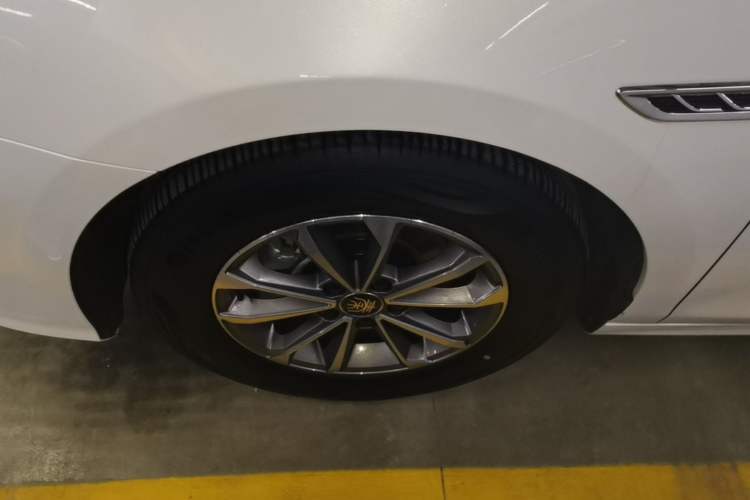 Used BYD Qin PLUS 2024 HONOR Edition DM-i 55KM Leading Model Left Front Wheel Hub