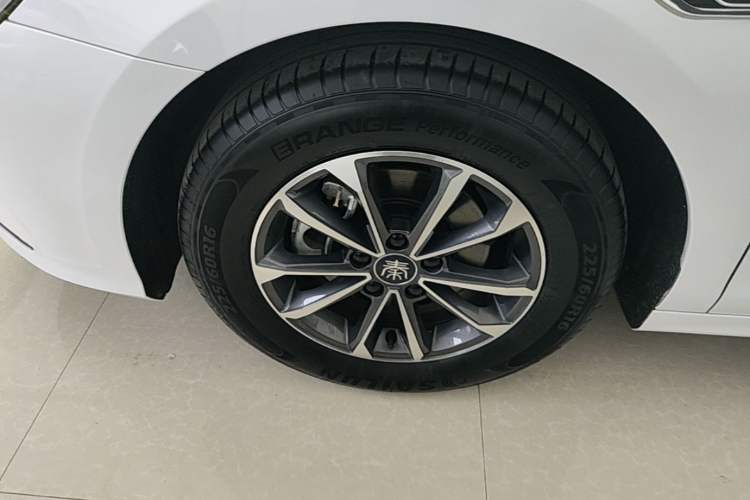 Used BYD Qin PLUS 2024 HONOR Edition DM-i 55KM Leading Model Left Front Wheel Hub