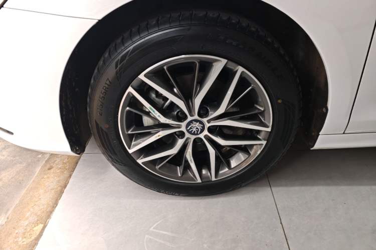 Used BYD Qin PLUS 2024 HONOR Edition DM-i 120KM Beyond Model Left Front Wheel Hub