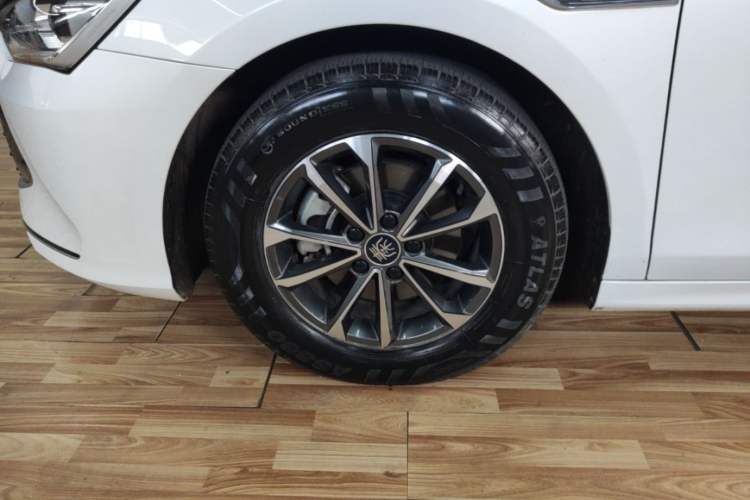 Used BYD Qin PLUS 2024 HONOR Edition DM-i 55KM Leading Model Left Front Wheel Hub
