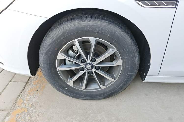 Used BYD Qin PLUS 2024 HONOR Edition DM-i 55KM Leading Model Left Front Wheel Hub