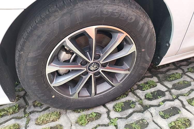 Used BYD Qin PLUS 2024 HONOR Edition DM-i 55KM Leading Model Left Front Wheel Hub