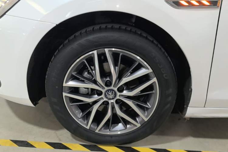 Used BYD Qin PLUS 2024 Honor Edition EV 420KM Beyond Model Left Front Wheel Hub