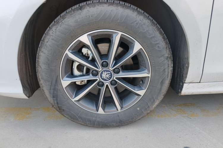 Used BYD Qin PLUS 2024 HONOR Edition DM-i 55KM Leading Model Left Front Wheel Hub