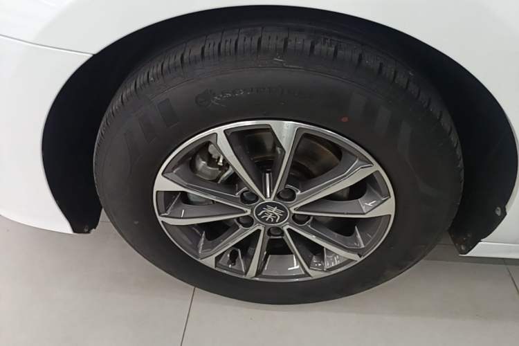 Used BYD Qin PLUS 2024 HONOR Edition DM-i 55KM Beyond Model Left Front Wheel Hub