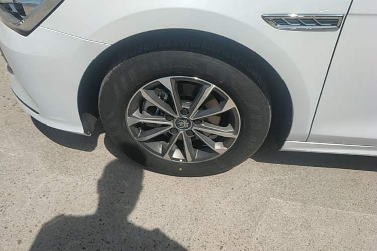 Used BYD Qin PLUS 2024 HONOR Edition DM-i 55KM Leading Model Left Front Wheel Hub