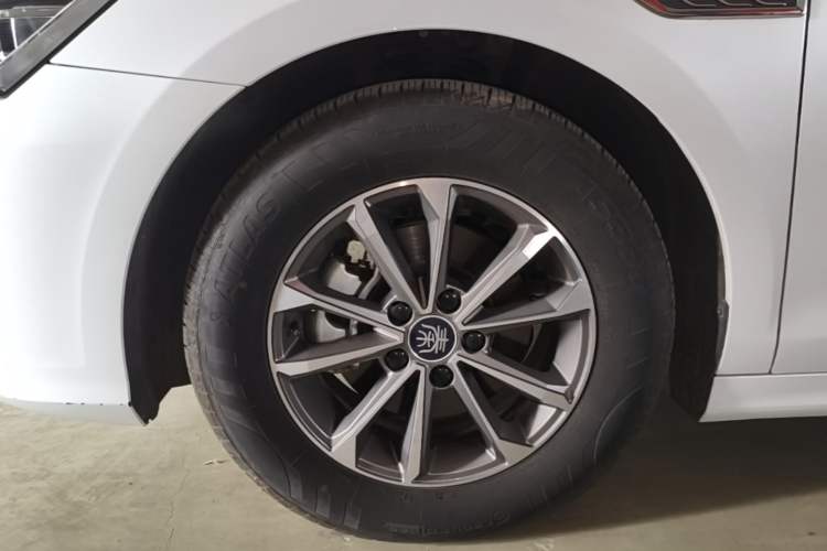 Used BYD Qin PLUS 2024 HONOR Edition DM-i 55KM Leading Model Left Front Wheel Hub